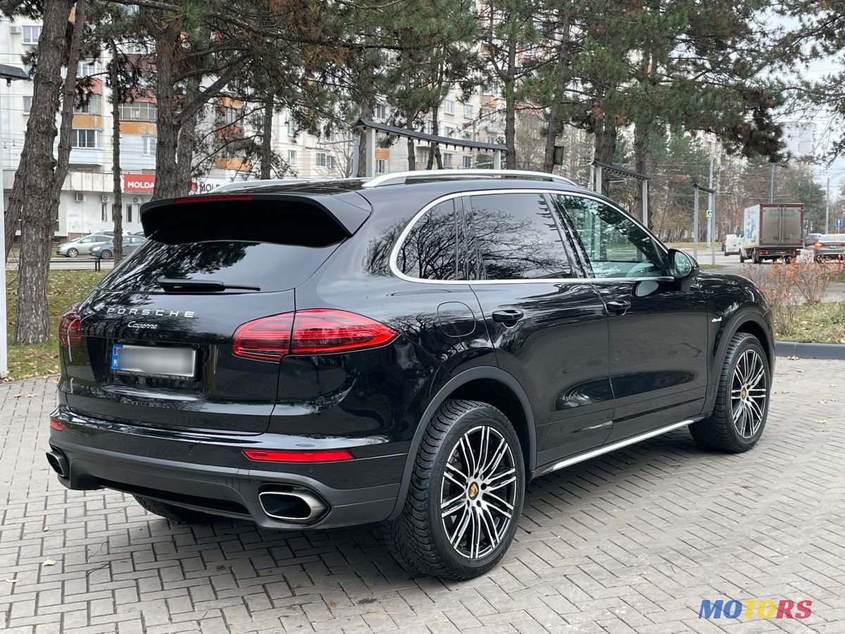 2015' Porsche Cayenne photo #2