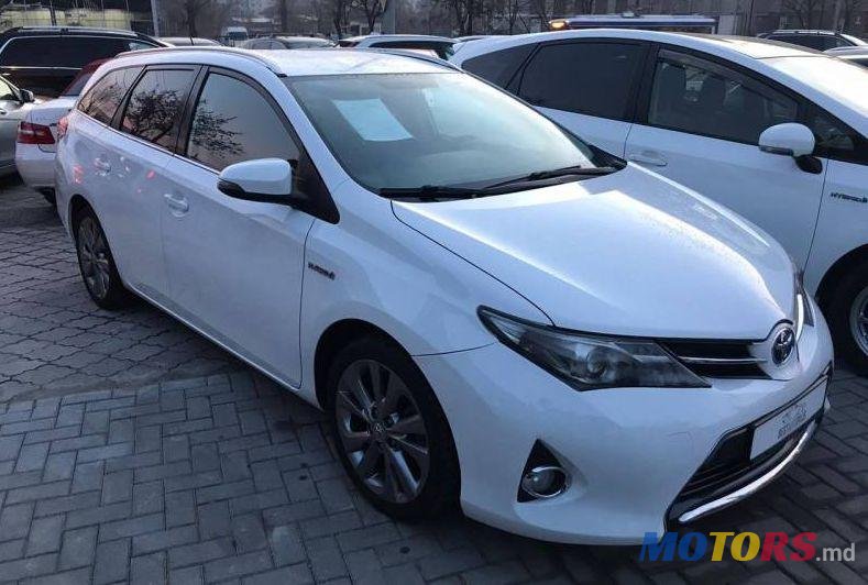 2013' Toyota Auris photo #1