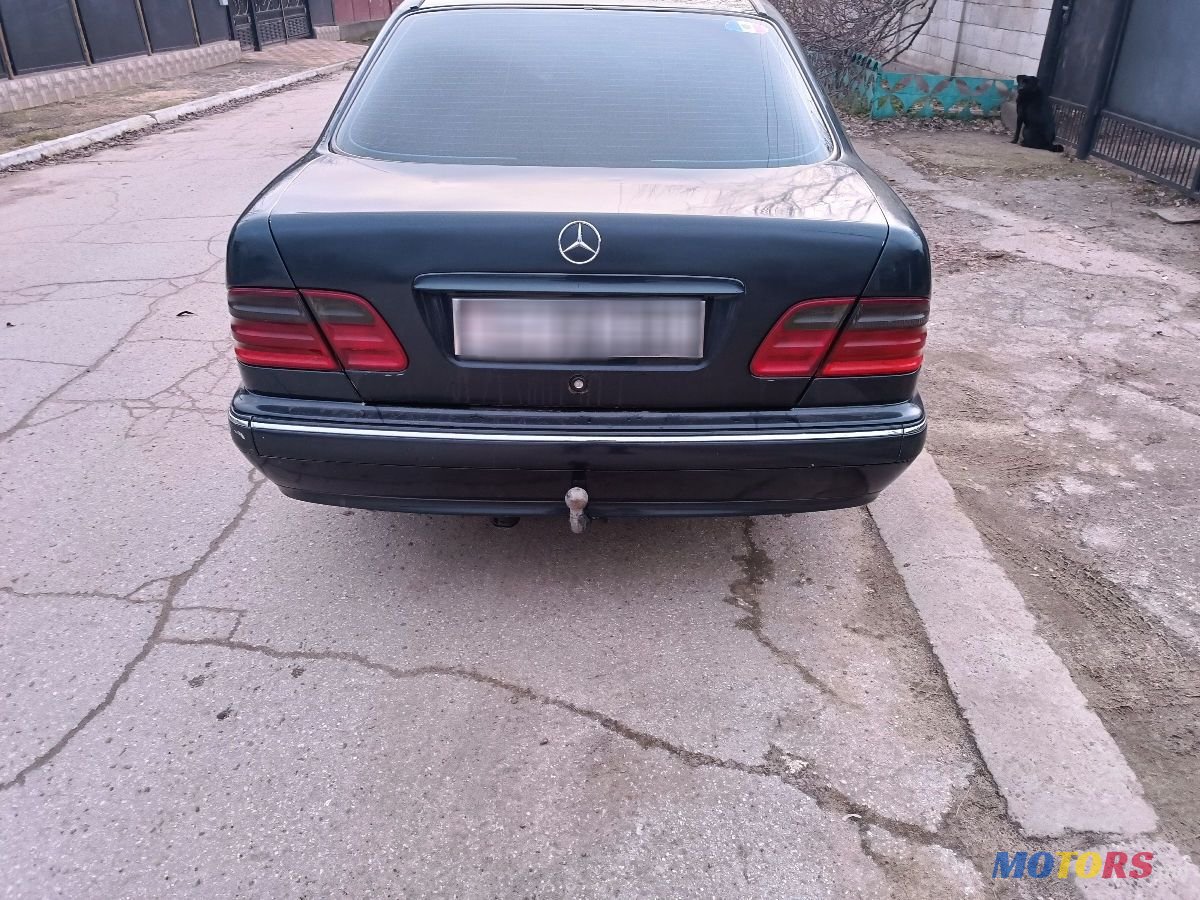 2001' Mercedes-Benz E Класс photo #3
