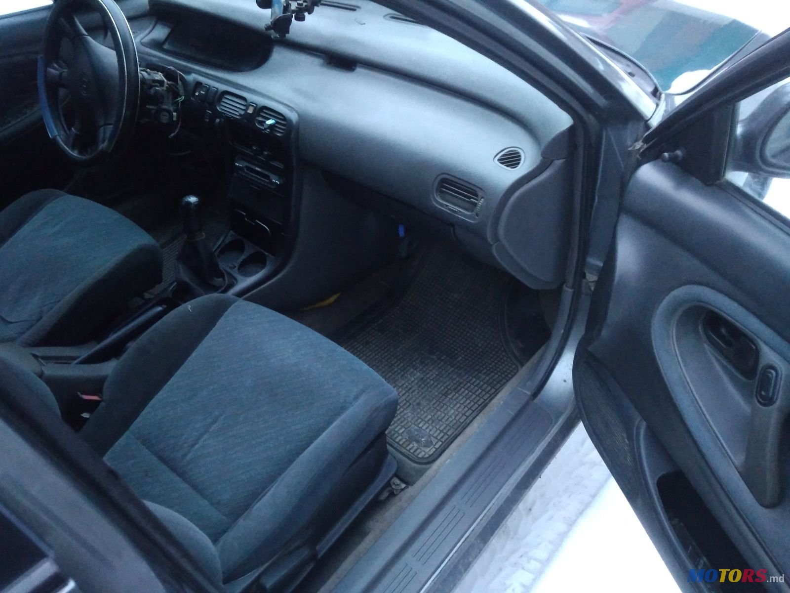 1992' Mazda 626 Хетчбэк photo #3