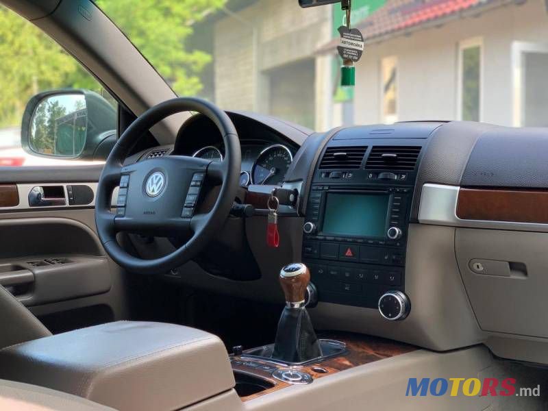 2008' Volkswagen Touareg photo #4