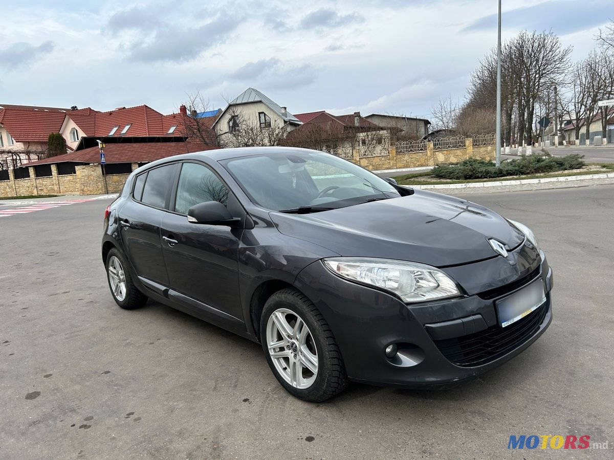 2012' Renault Megane photo #2