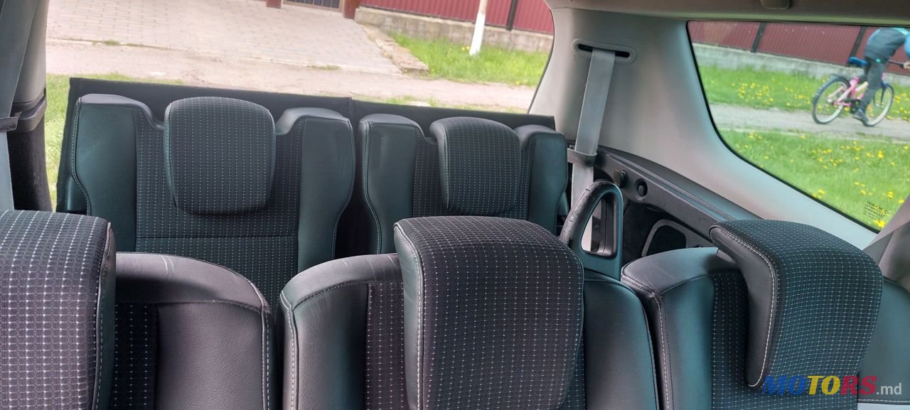 2012' Renault Grand Scenic photo #5