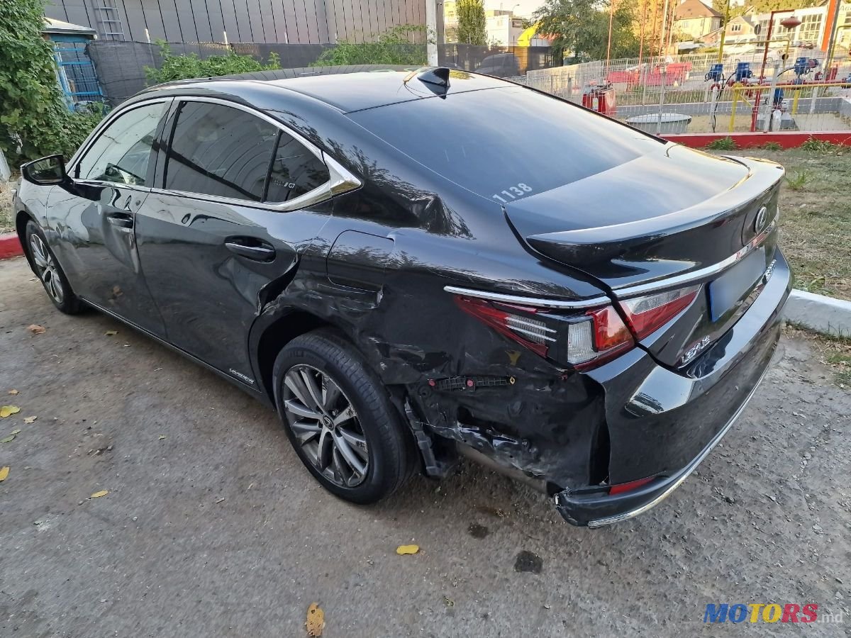 2019' Lexus Es Series photo #5
