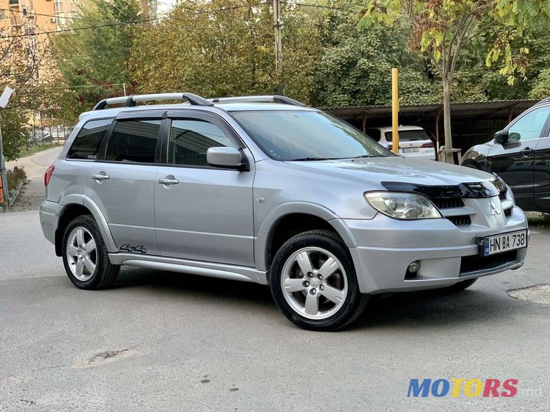 2007' Mitsubishi Outlander photo #5