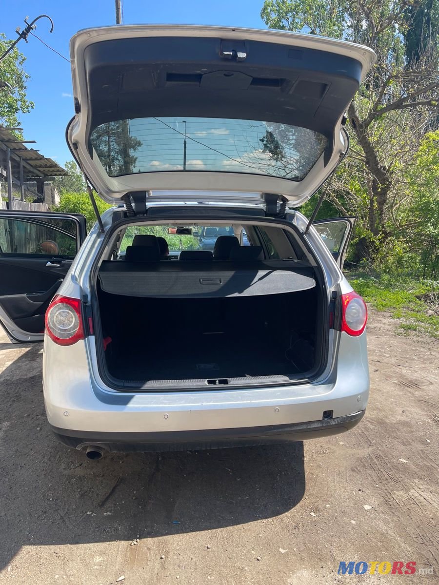 2008' Volkswagen Passat photo #3