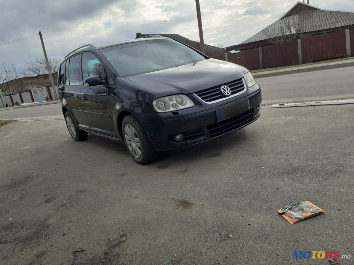 2005' Volkswagen Touran photo #4