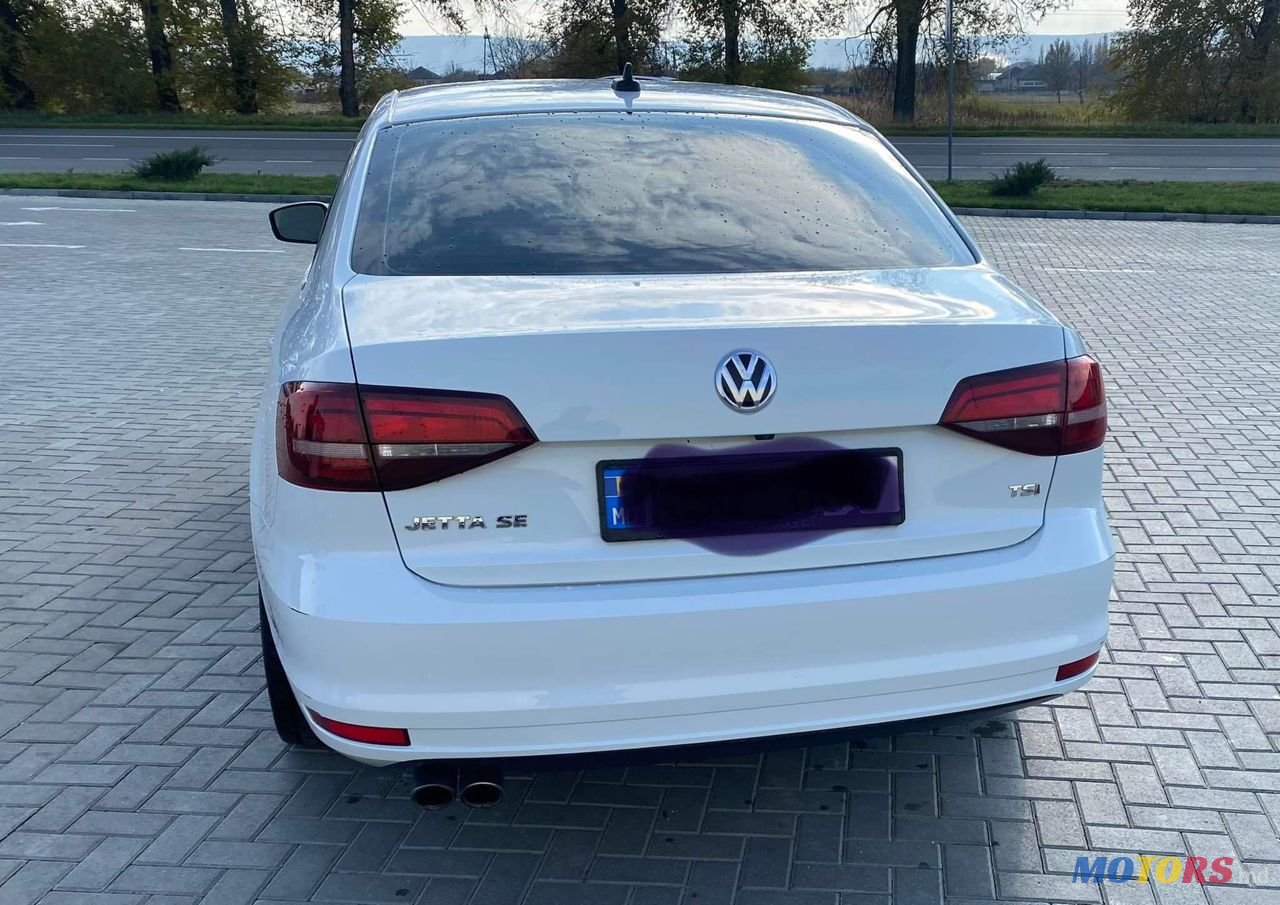 2017' Volkswagen Jetta photo #3