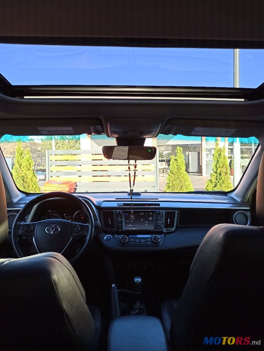 2017' Toyota RAV4 photo #5