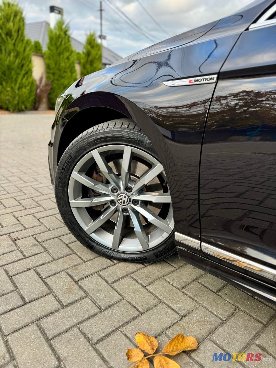 2017' Volkswagen Passat photo #5