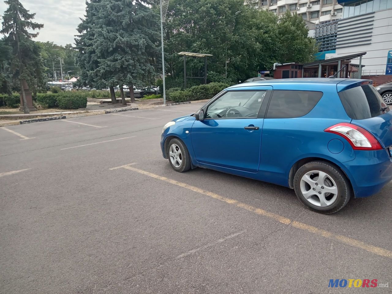 2010' Suzuki Swift photo #3