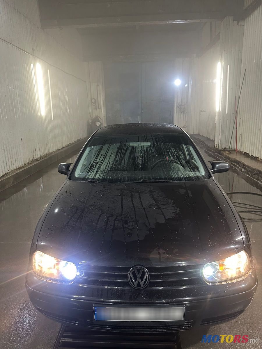 2002' Volkswagen Golf photo #2