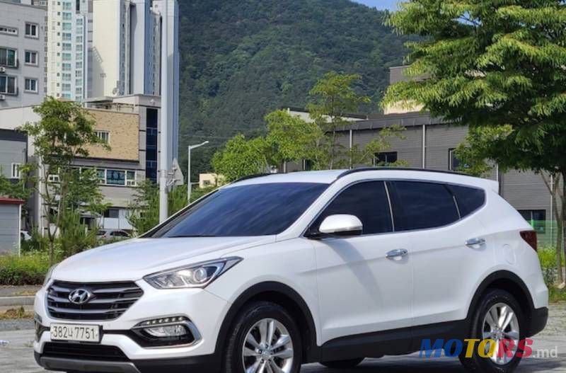 2017' Hyundai Santa Fe photo #2