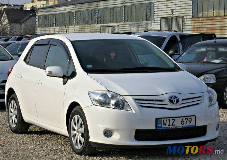 2011' Toyota Auris photo #1