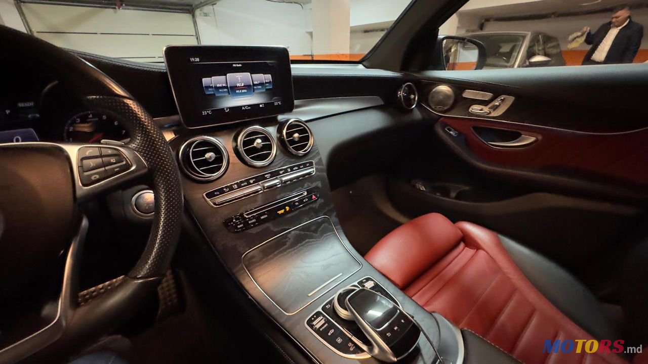 2017' Mercedes-Benz Glc Coupe photo #3