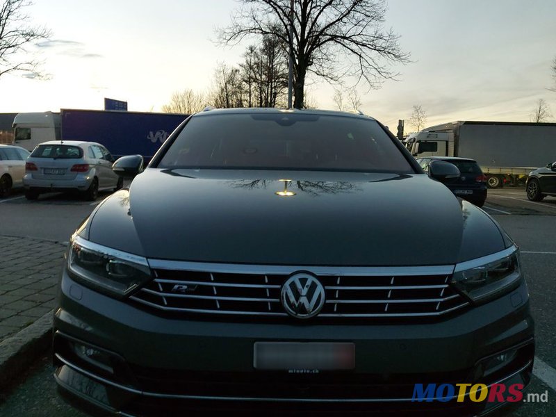 2017' Volkswagen Passat photo #2