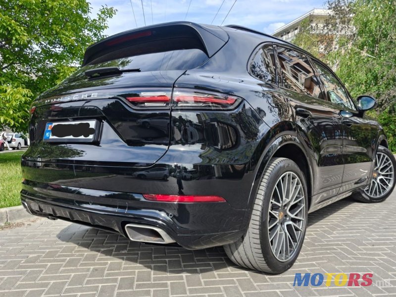 2021' Porsche Cayenne photo #5