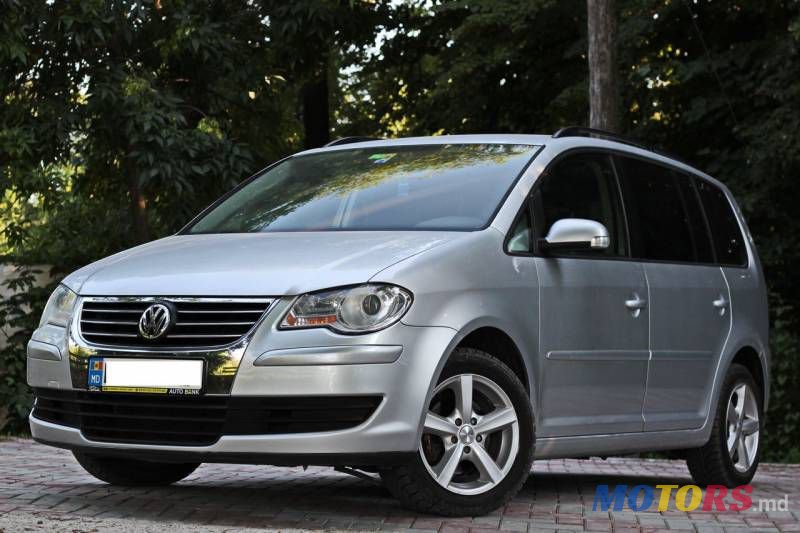 2007' Volkswagen Touran photo #2
