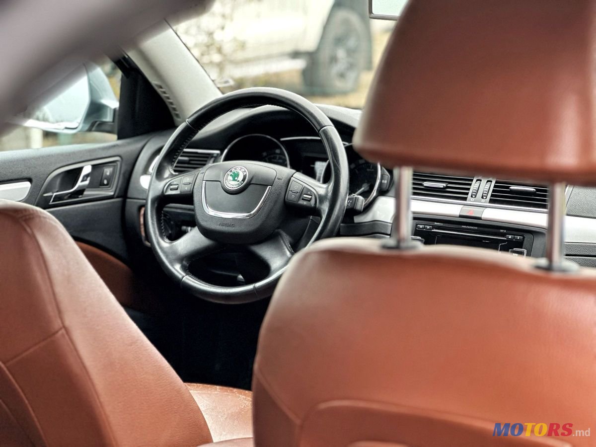 2012' Skoda Superb photo #6