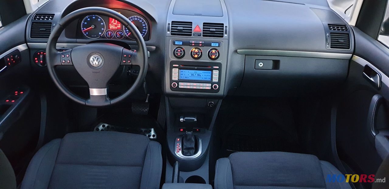 2007' Volkswagen Touran photo #6