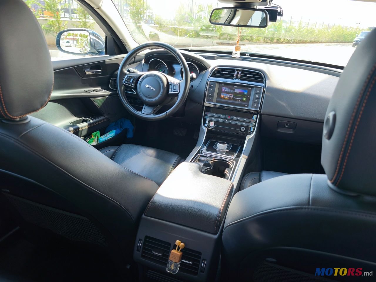 2016' Jaguar XE photo #5