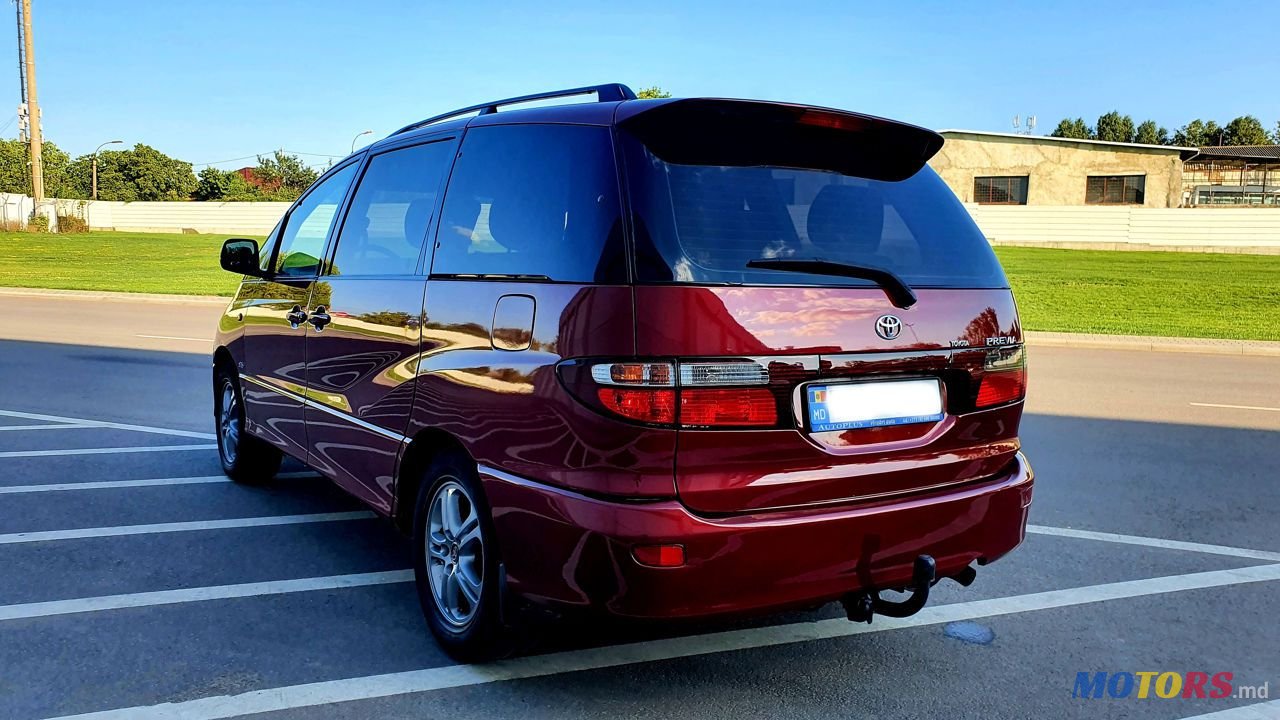 2002' Toyota Previa photo #2