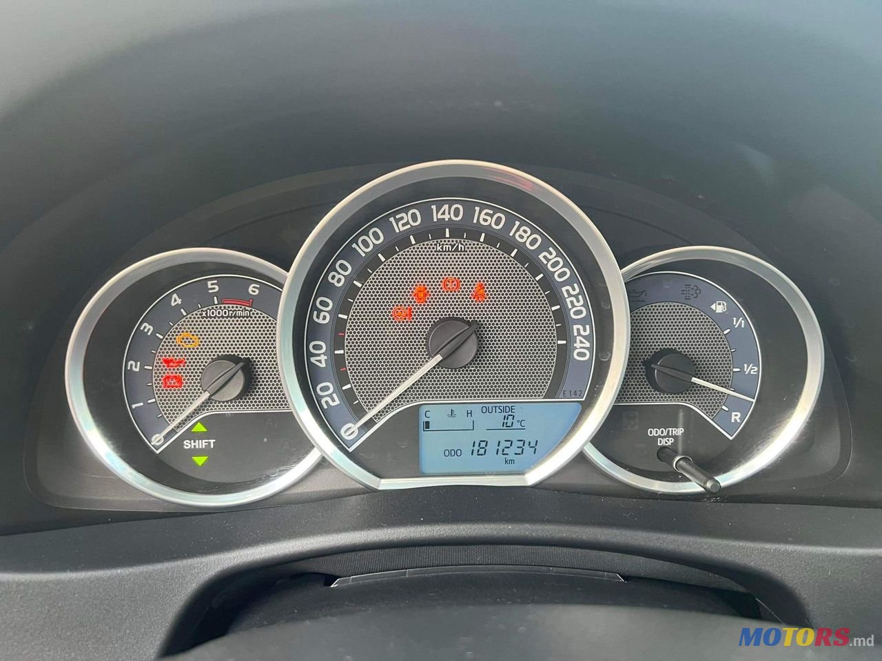 2013' Toyota Auris photo #5