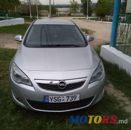 2011' Opel Astra photo #2