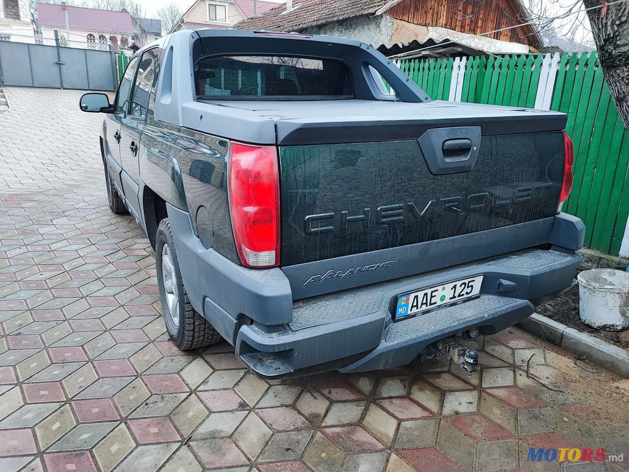 2002' Chevrolet Avalanche photo #1