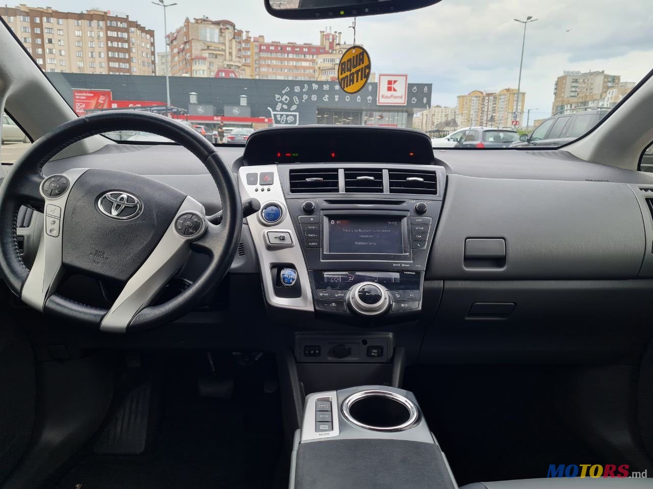 2013' Toyota Prius v photo #6