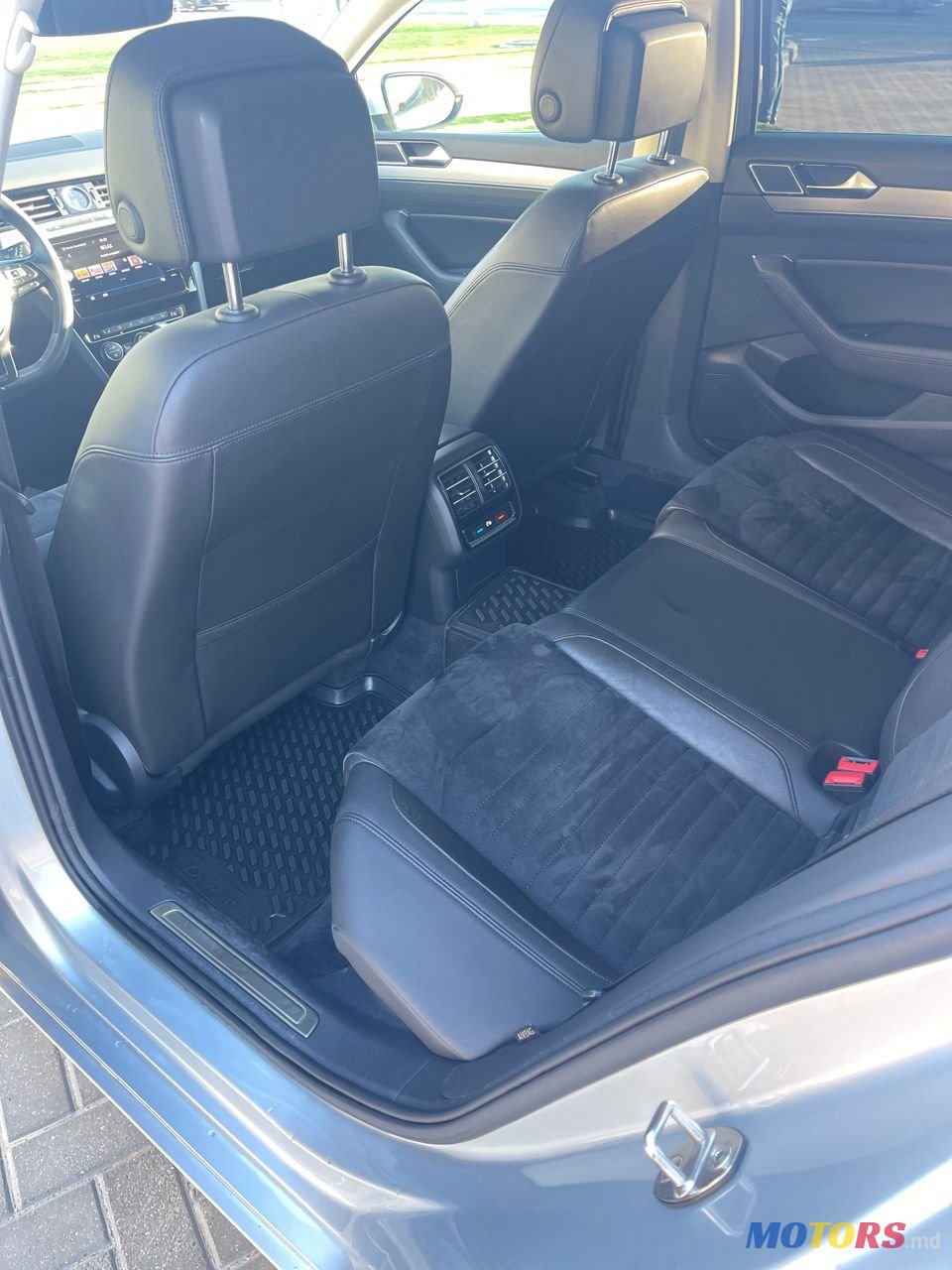 2018' Volkswagen Passat photo #5