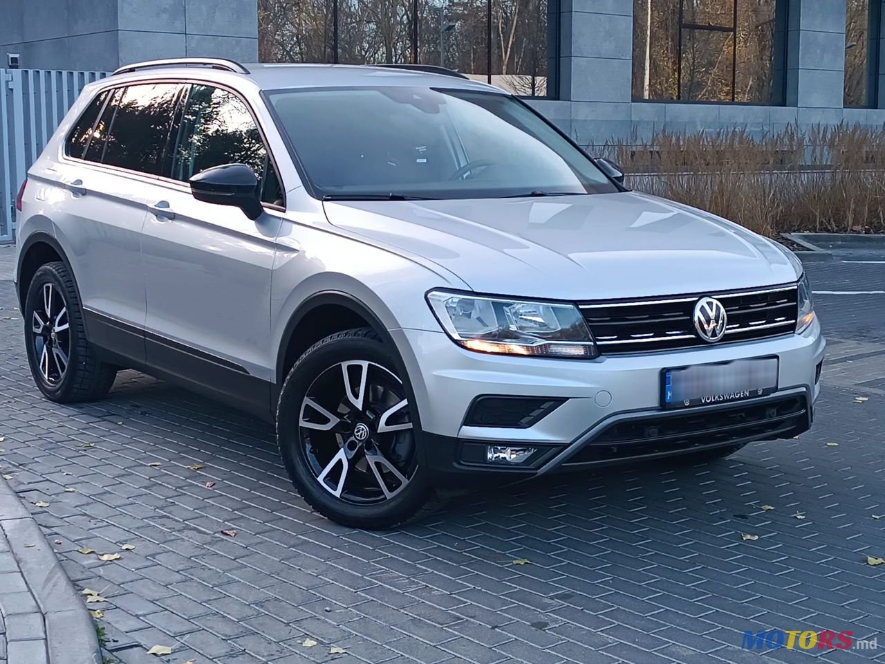 2019' Volkswagen Tiguan photo #1