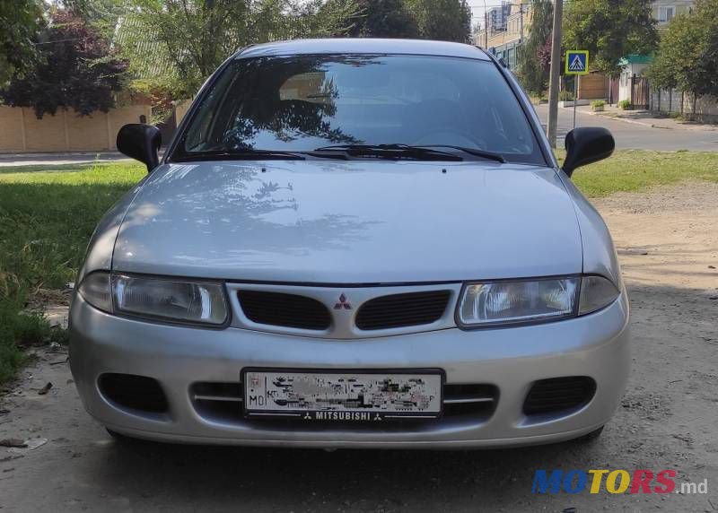 1999' Mitsubishi Carisma photo #2