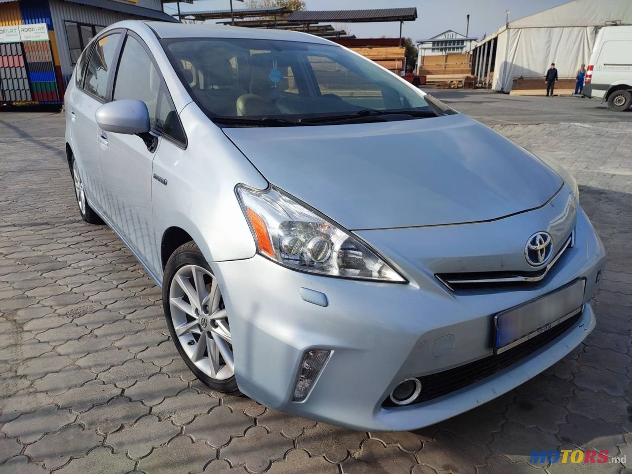 2012' Toyota Prius v photo #1