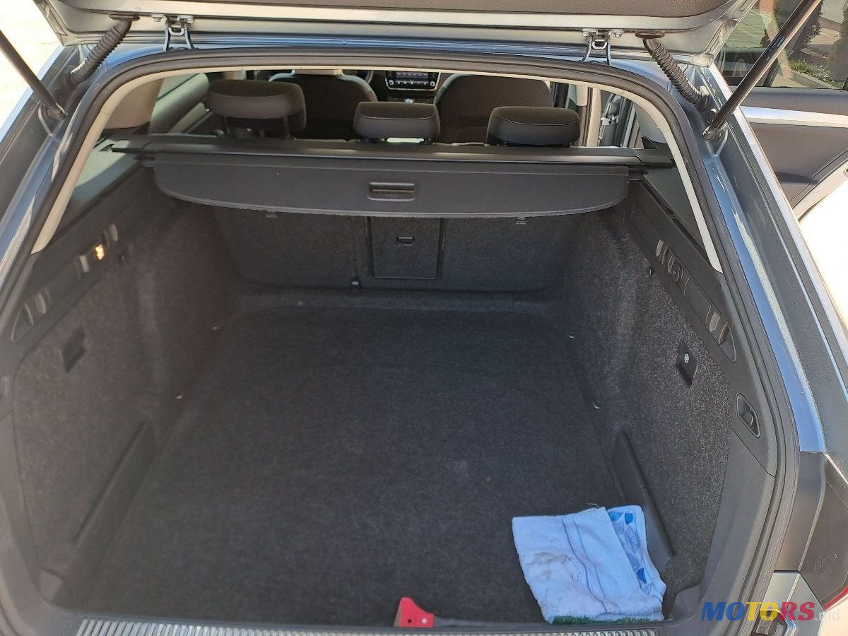 2018' Skoda Superb photo #5