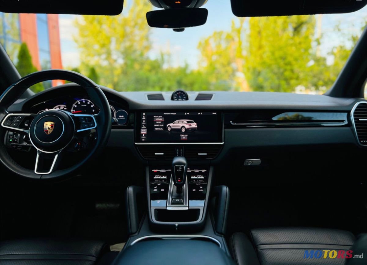 2019' Porsche Cayenne photo #5