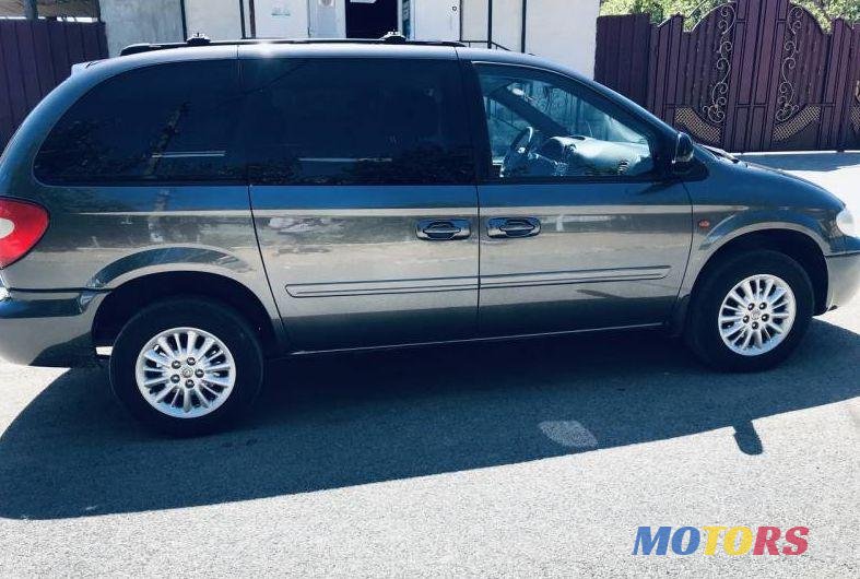 2006' Chrysler Voyager photo #1