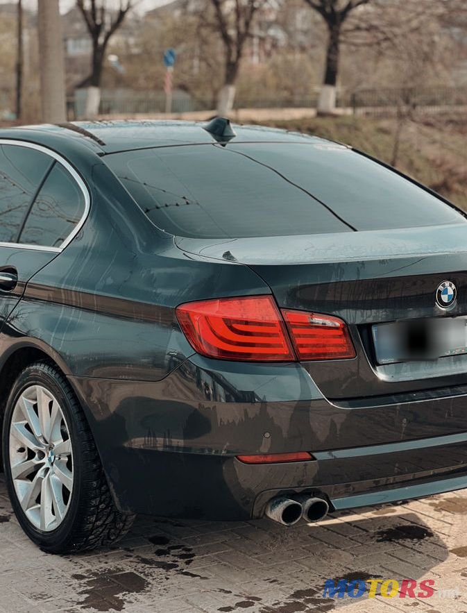 2010' BMW 5 Series photo #2