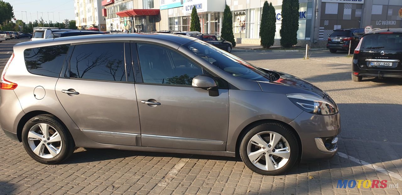 2012' Renault Grand Scenic photo #2