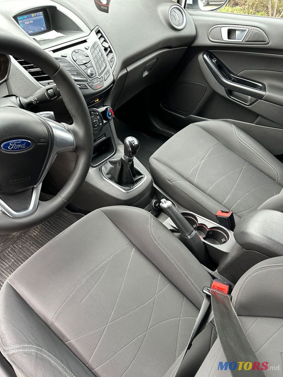 2015' Ford Fiesta photo #6