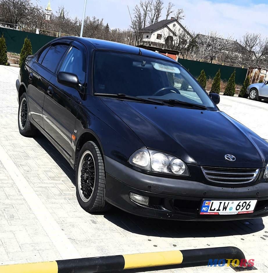 2001' Toyota Avensis photo #2