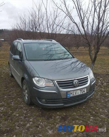 2010' Volkswagen Touran photo #1