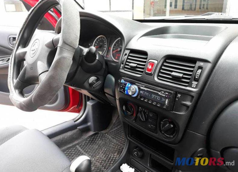 2005' Nissan Almera photo #1