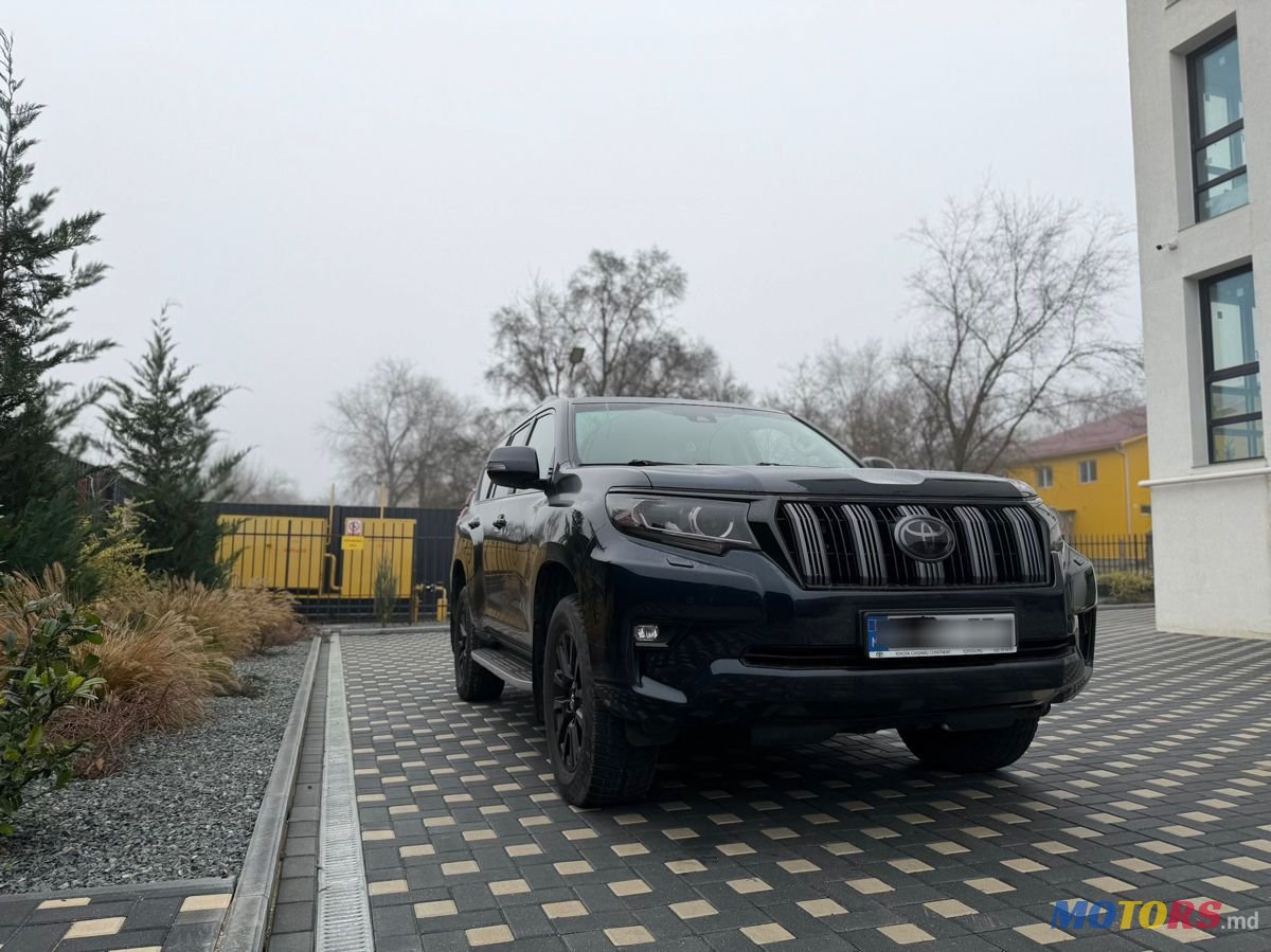 2018' Toyota Land Cruiser Prado photo #2