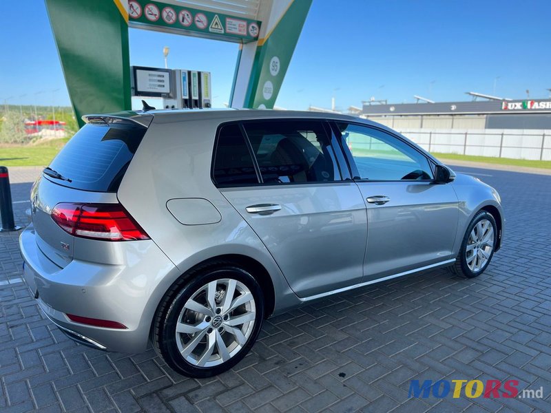 2017' Volkswagen Golf photo #6