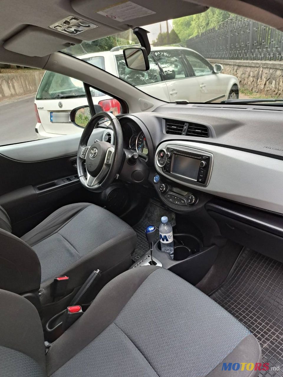 2012' Toyota Yaris photo #2