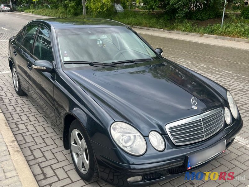 2004' Mercedes-Benz E Класс photo #2