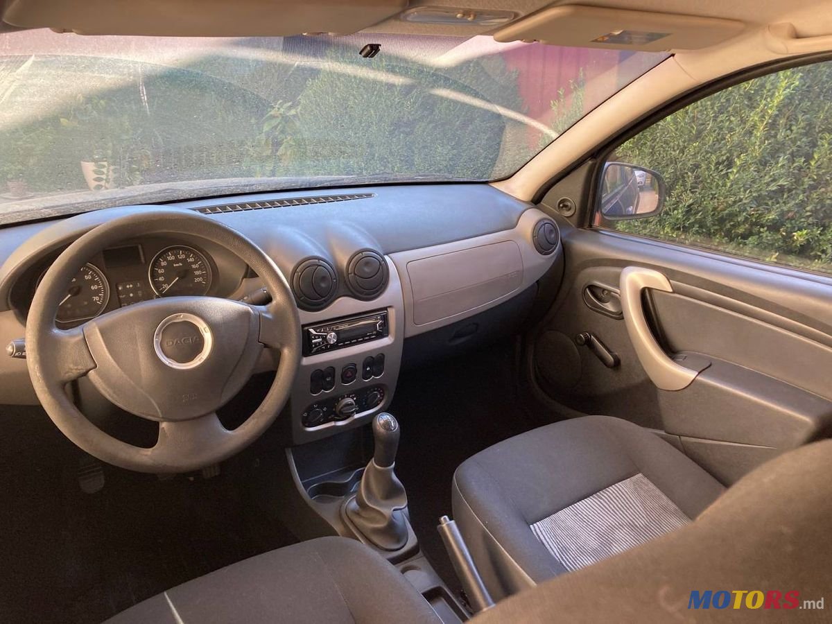 2009' Dacia Sandero photo #2