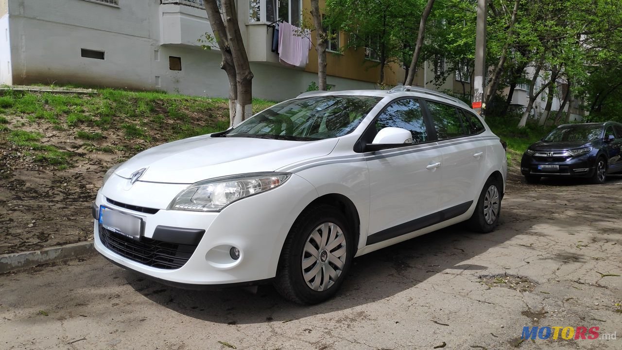 2011' Renault Megane photo #1