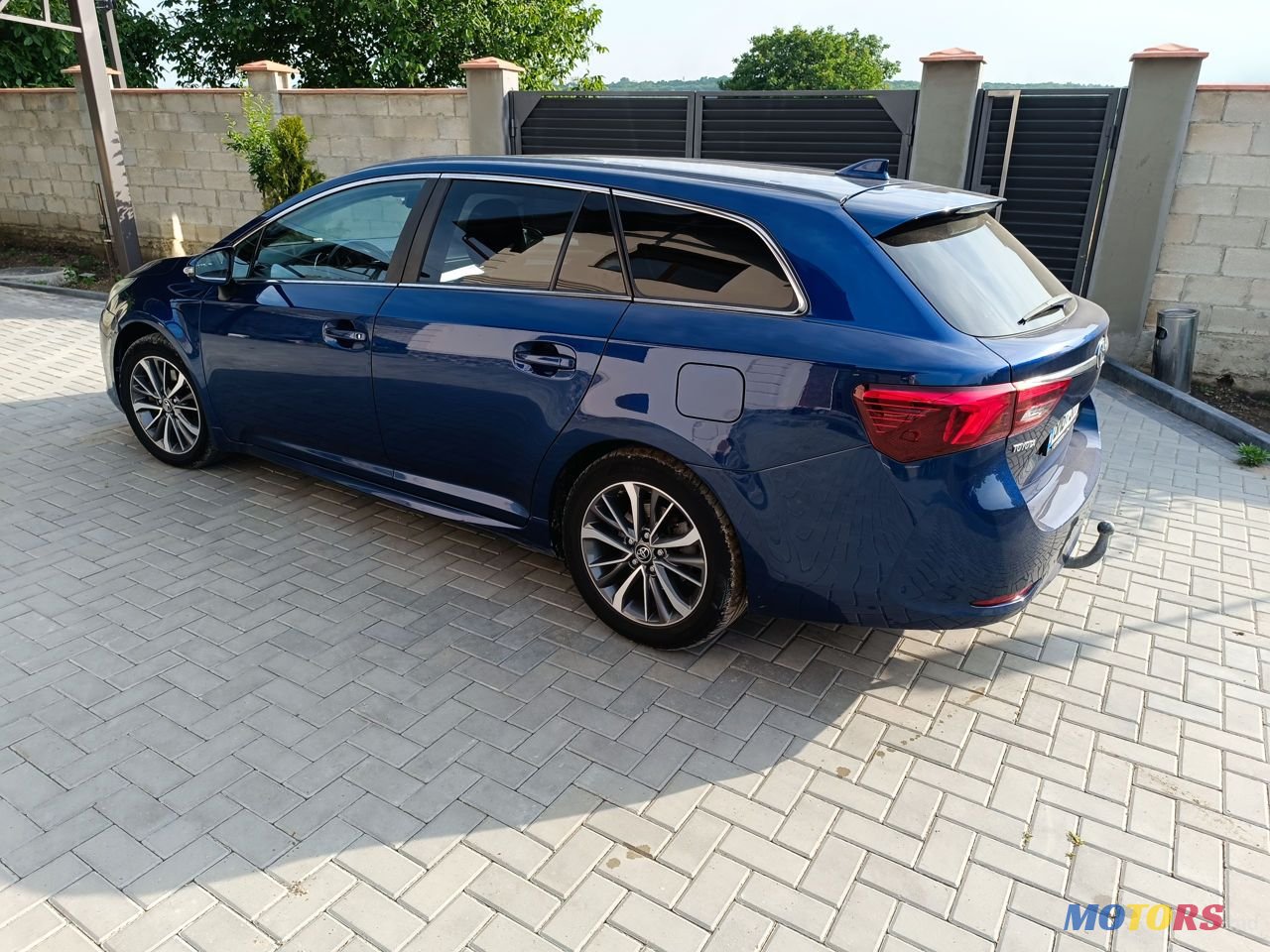 2015' Toyota Avensis photo #3